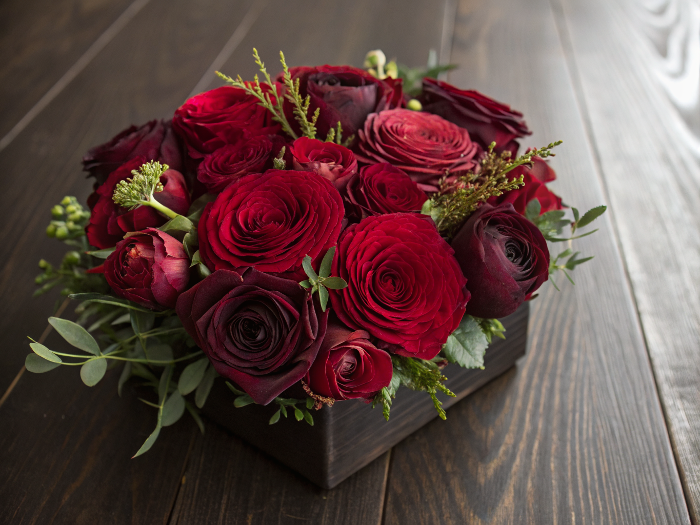Klassischer roter Rosenstrauß